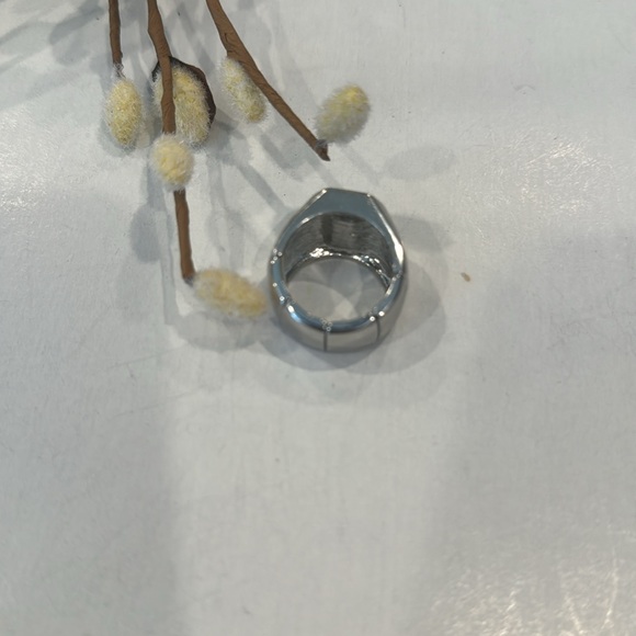 Large Elegant Sapphire Cubic Zirconia Statement Ring - One Size Stretch - Picture 5 of 5